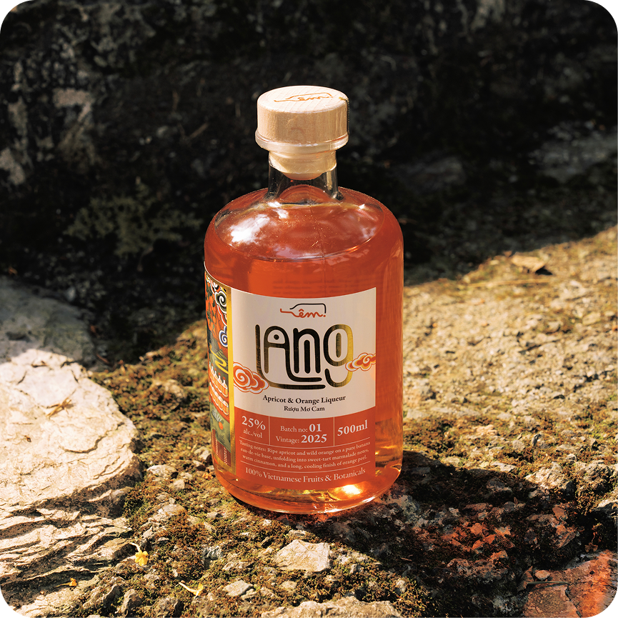 Lang bottle standing